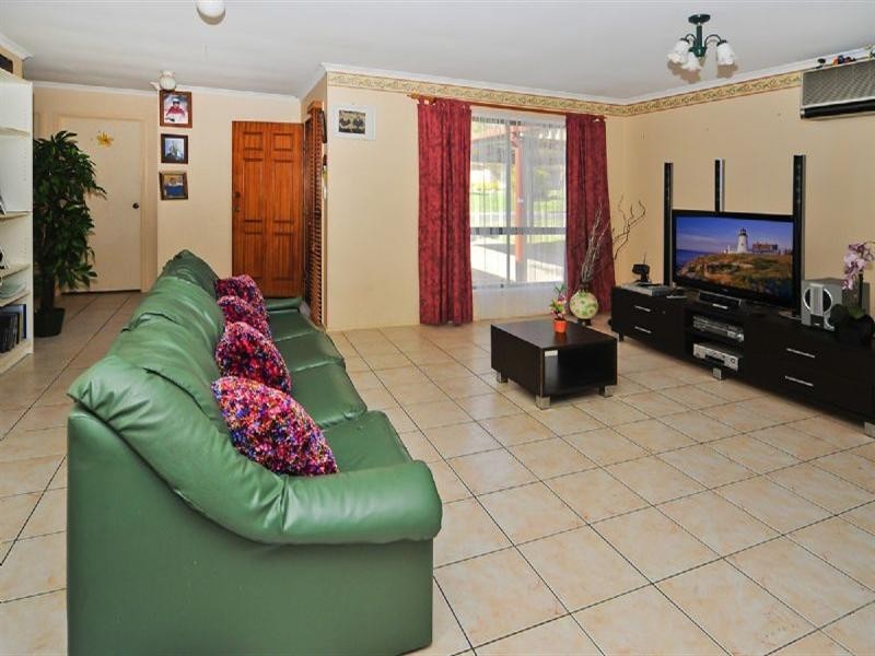 15 Woodbine Avenue, Camira QLD 4300