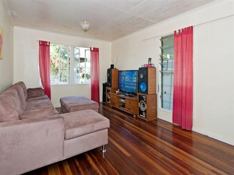33 Dorricott Crescent, Goodna QLD 4300
