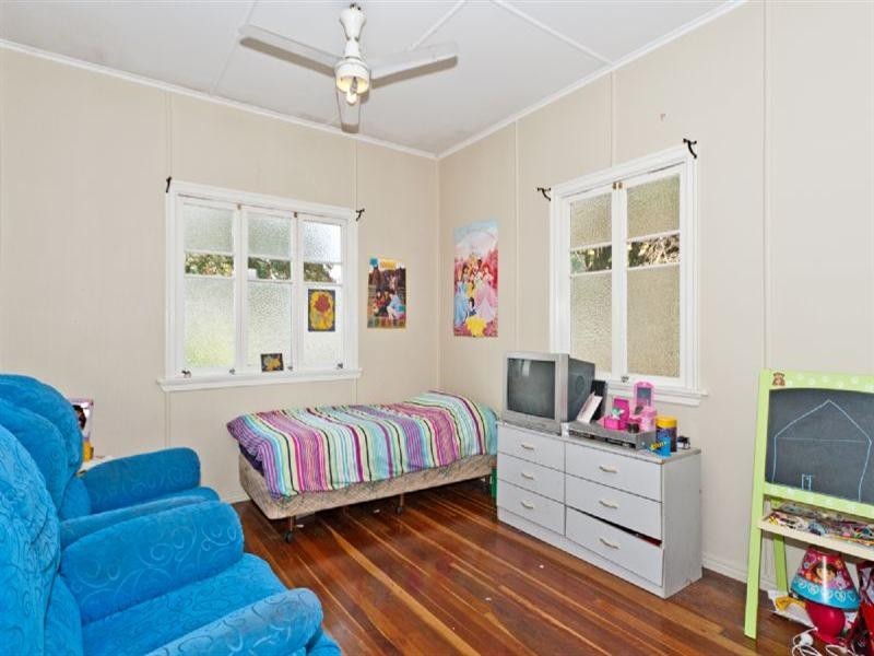 35 Doyle Street, Silkstone QLD 4304