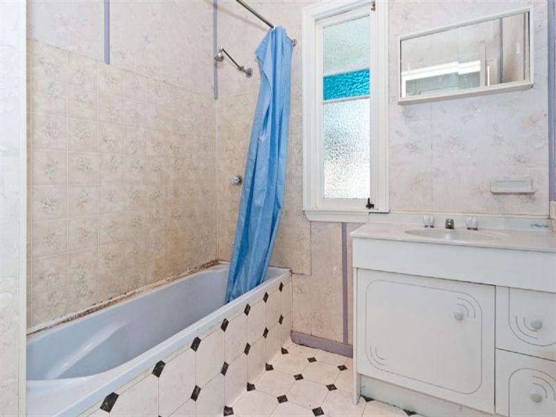 35 Doyle Street, Silkstone QLD 4304
