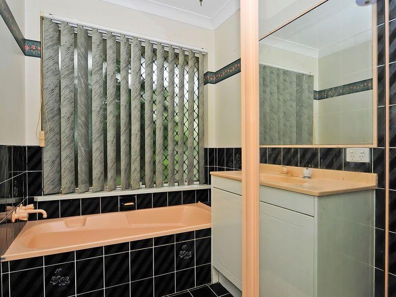 14 Rosa Court, Camira QLD 4300