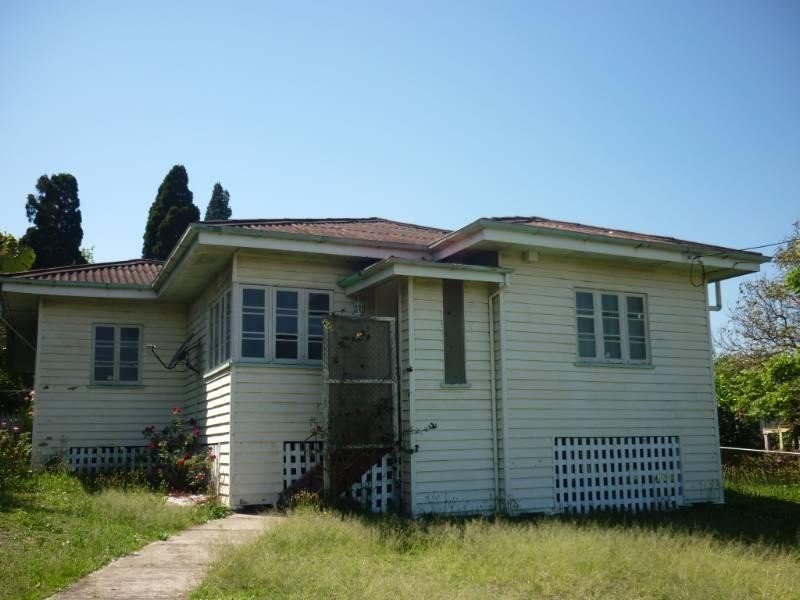 4 Buckenham Street, Dinmore QLD 4303