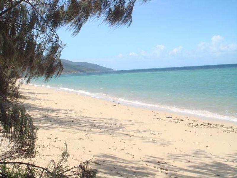 110 GLOUCESTER Avenue, Hideaway Bay QLD 4800