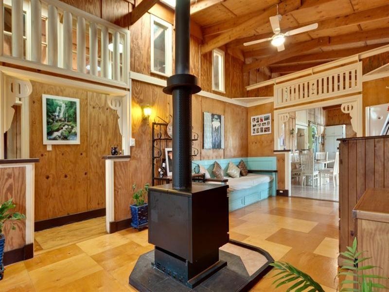 25 Bucknall Street, Regency Downs QLD 4341