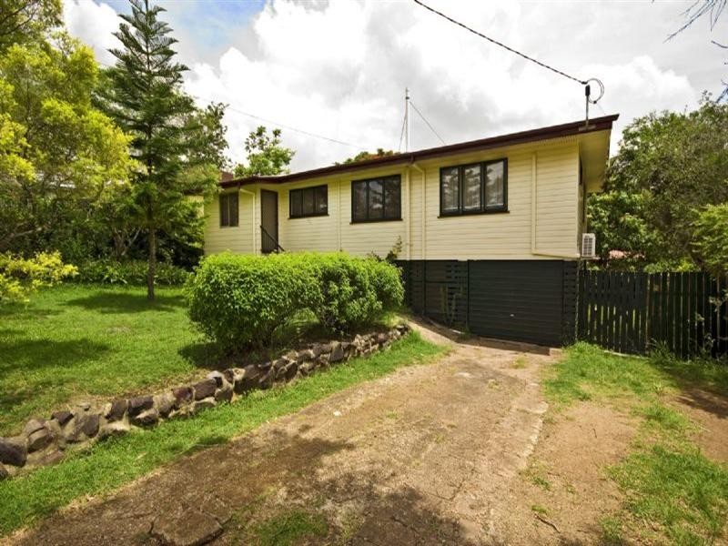 8 Hales Street, Riverview QLD 4303