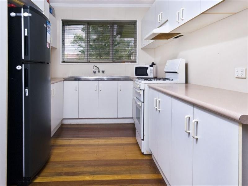 8 Hales Street, Riverview QLD 4303