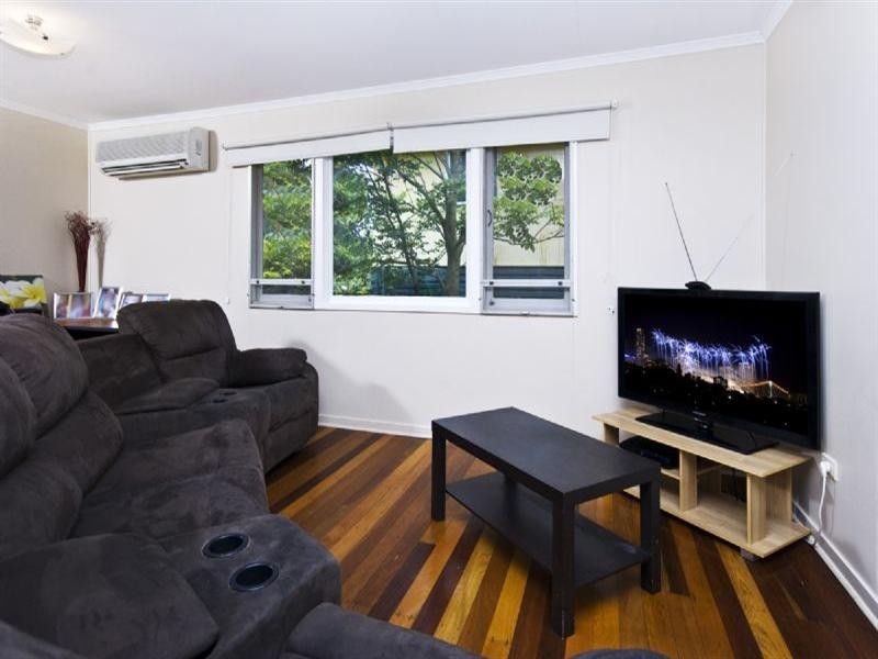 8 Hales Street, Riverview QLD 4303