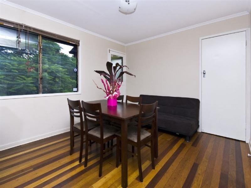 8 Hales Street, Riverview QLD 4303