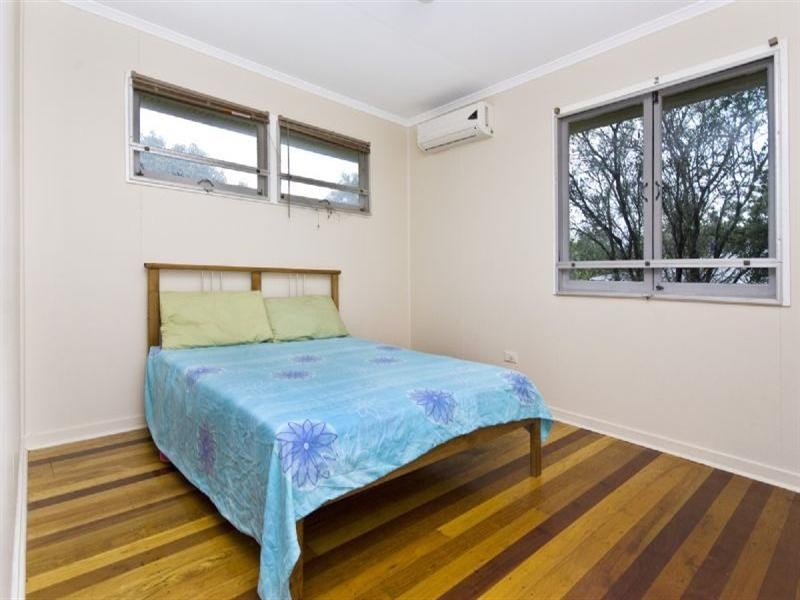 8 Hales Street, Riverview QLD 4303
