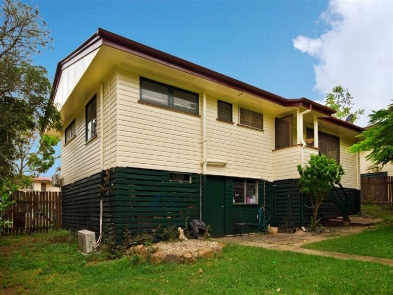 8 Hales Street, Riverview QLD 4303