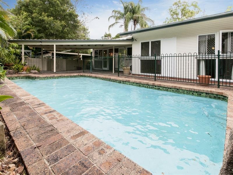 1 Kallara Avenue, Ipswich QLD 4305