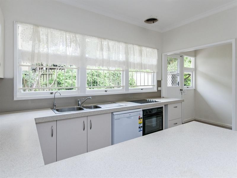 1 Kallara Avenue, Ipswich QLD 4305