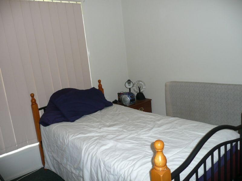 2/3 Mooney Close, Goodna QLD 4300