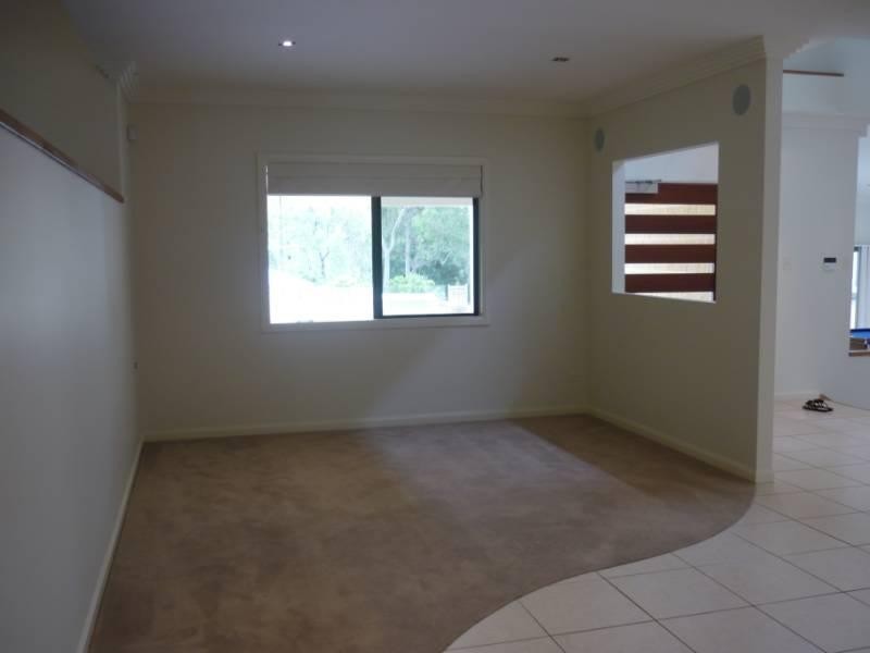 8 Eugene Street, Bellbird Park QLD 4300