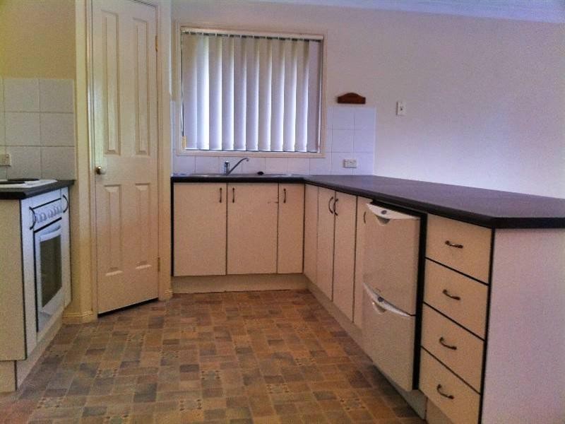 3 Mcdougall Close, Silkstone QLD 4304