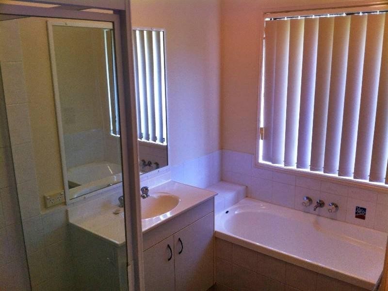 3 Mcdougall Close, Silkstone QLD 4304