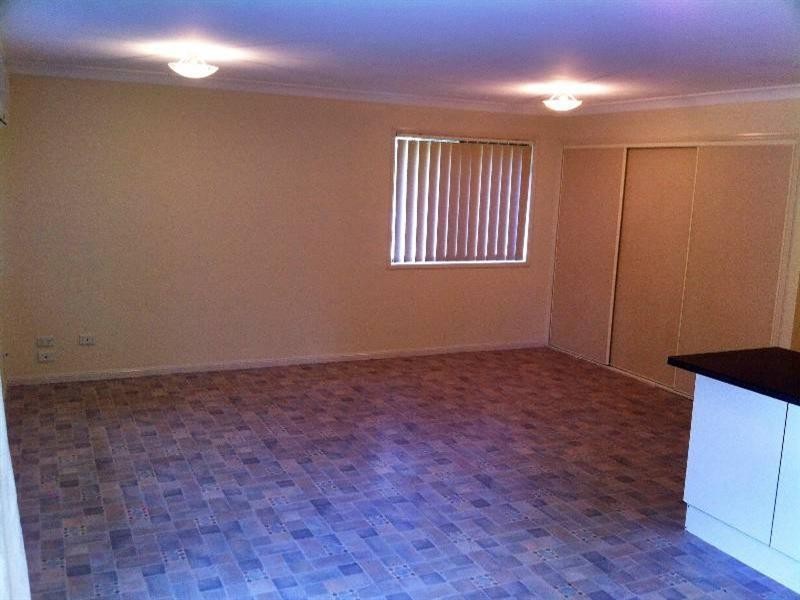 3 Mcdougall Close, Silkstone QLD 4304