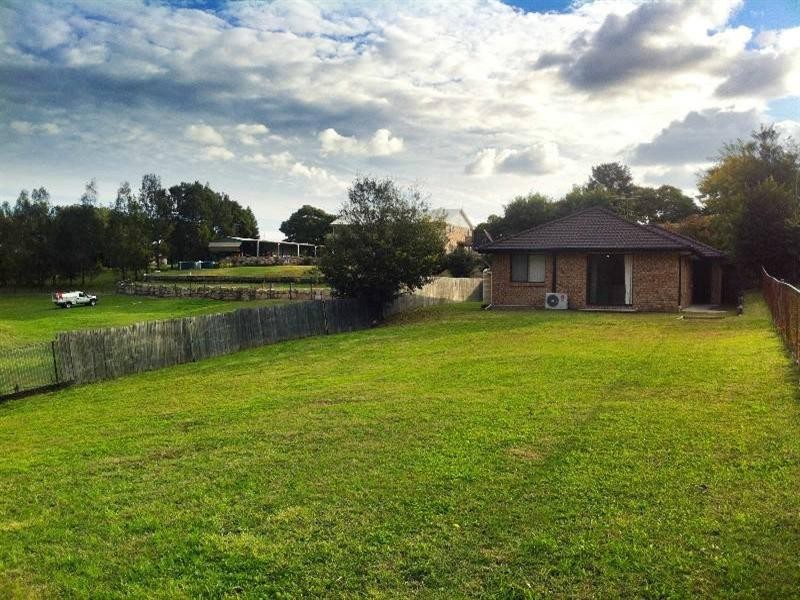 3 Mcdougall Close, Silkstone QLD 4304