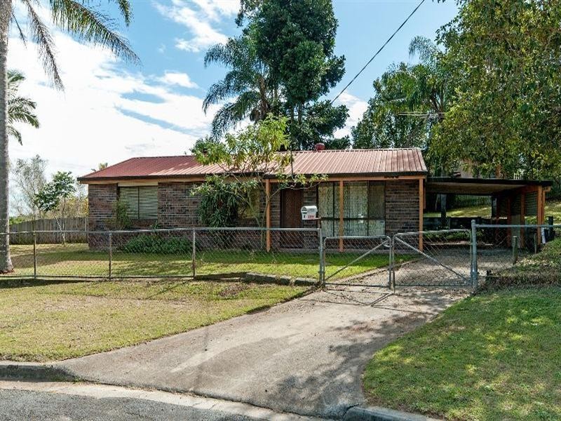 4 Debbie Close, Camira QLD 4300
