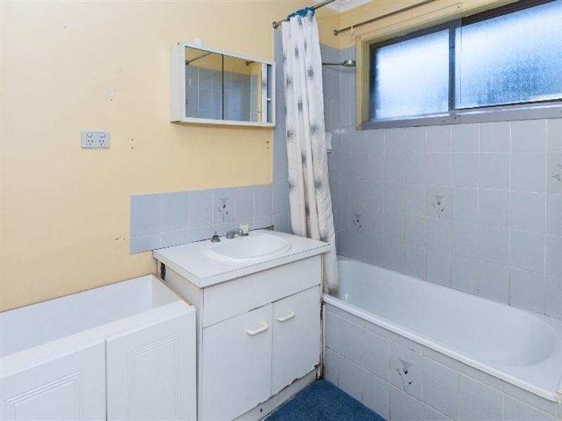 4 Debbie Close, Camira QLD 4300