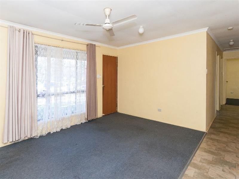4 Debbie Close, Camira QLD 4300