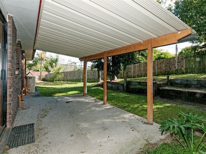 4 Debbie Close, Camira QLD 4300