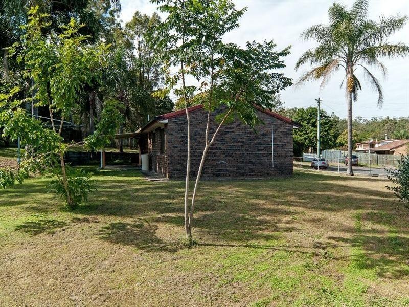 4 Debbie Close, Camira QLD 4300