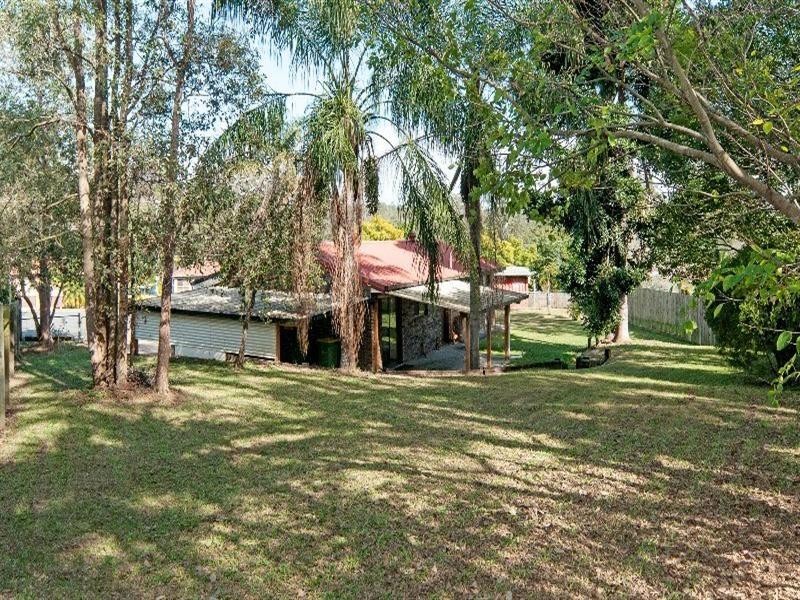 4 Debbie Close, Camira QLD 4300