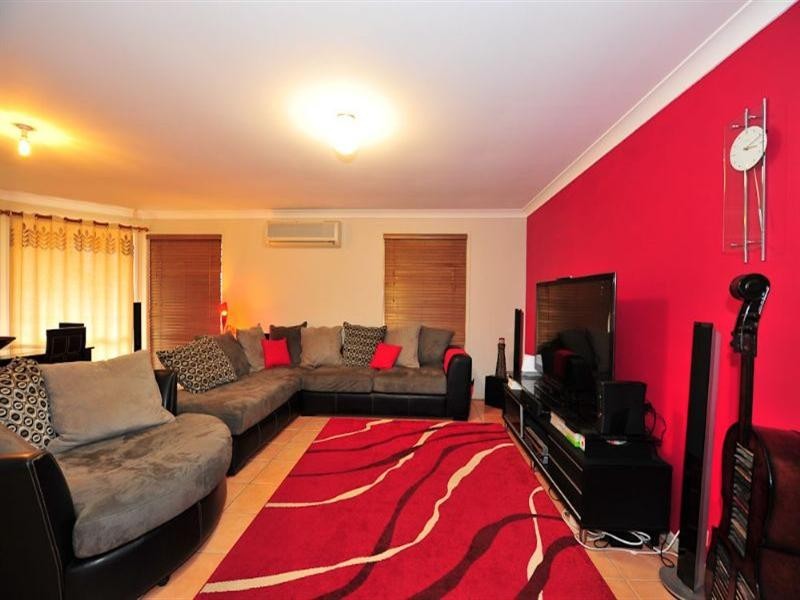 33 Whitmore Crescent, Goodna QLD 4300