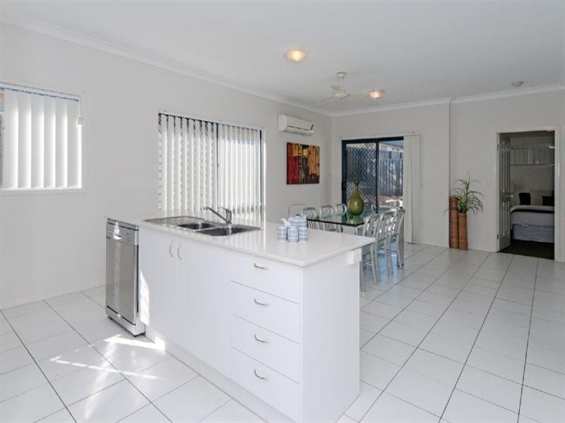 9 Raleigh Place, Redbank Plains QLD 4301