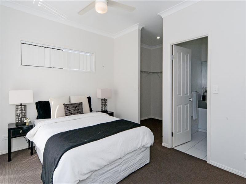 9 Raleigh Place, Redbank Plains QLD 4301