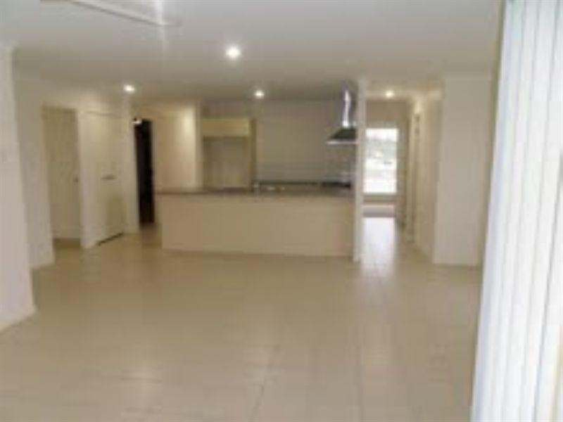 1/7 Coombe Close, Redbank Plains QLD 4301