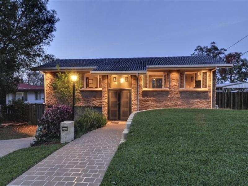 13 Dawn Parade, Riverview QLD 4303