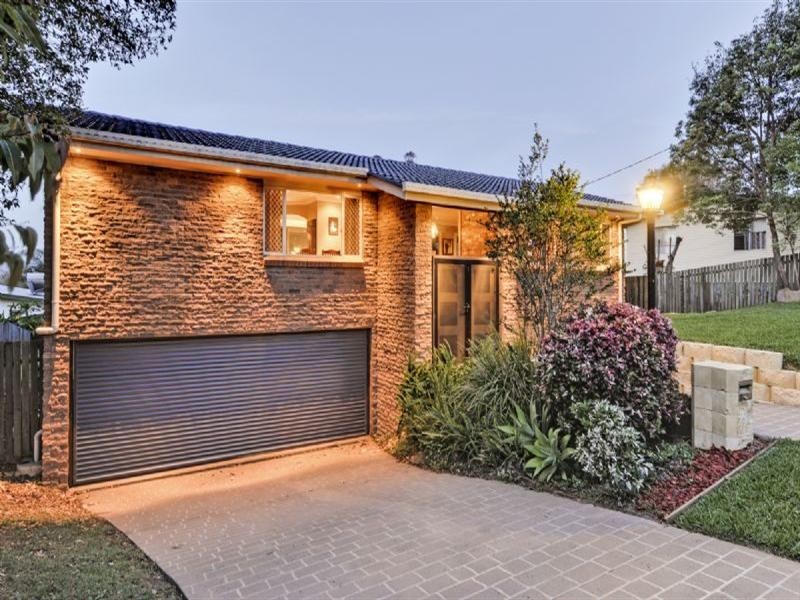 13 Dawn Parade, Riverview QLD 4303