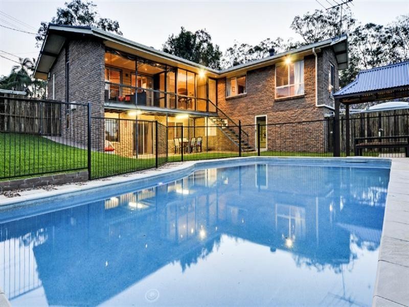 13 Dawn Parade, Riverview QLD 4303