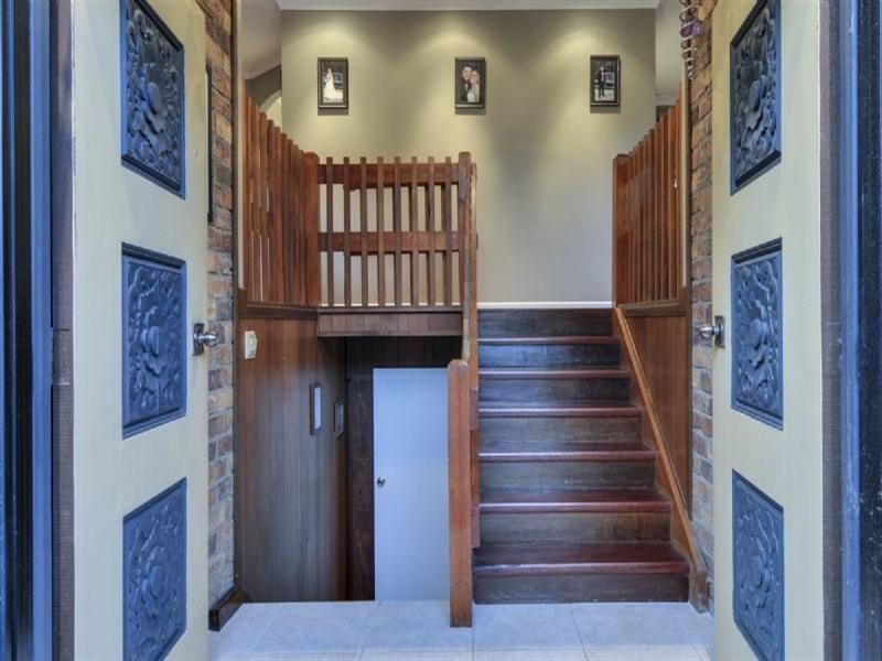 13 Dawn Parade, Riverview QLD 4303