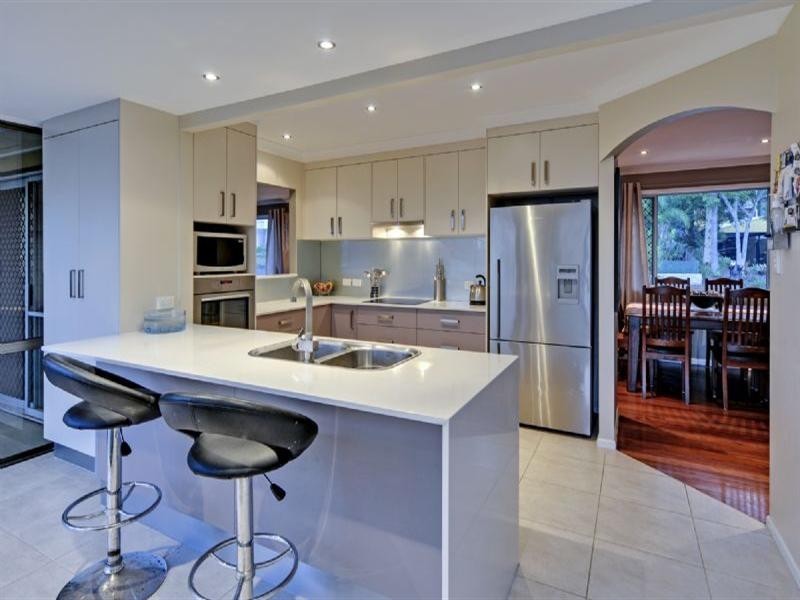13 Dawn Parade, Riverview QLD 4303