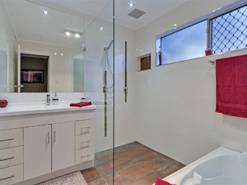 13 Dawn Parade, Riverview QLD 4303