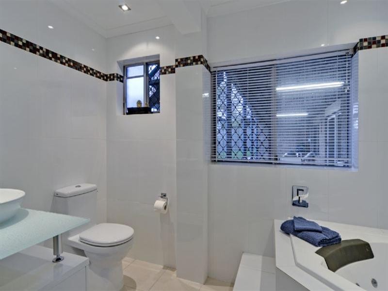 13 Dawn Parade, Riverview QLD 4303