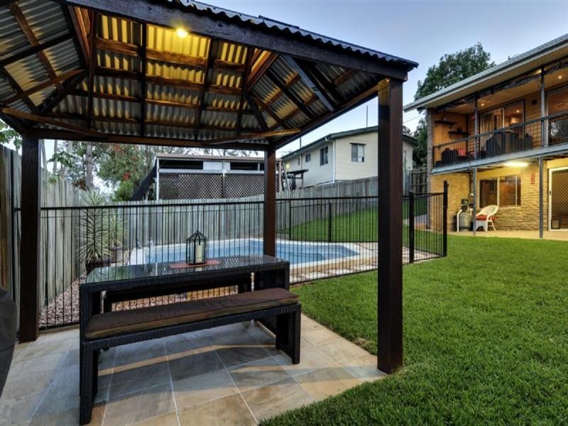 13 Dawn Parade, Riverview QLD 4303