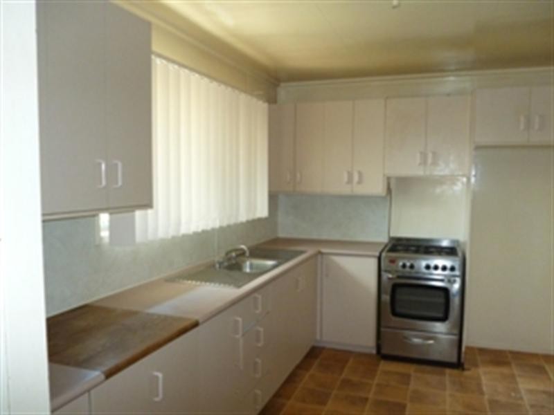 12 Lightbody, Goodna QLD 4300