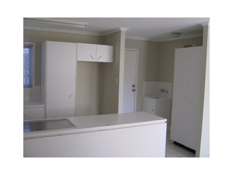 2/242 Redbank Plains Road, Bellbird Park QLD 4300