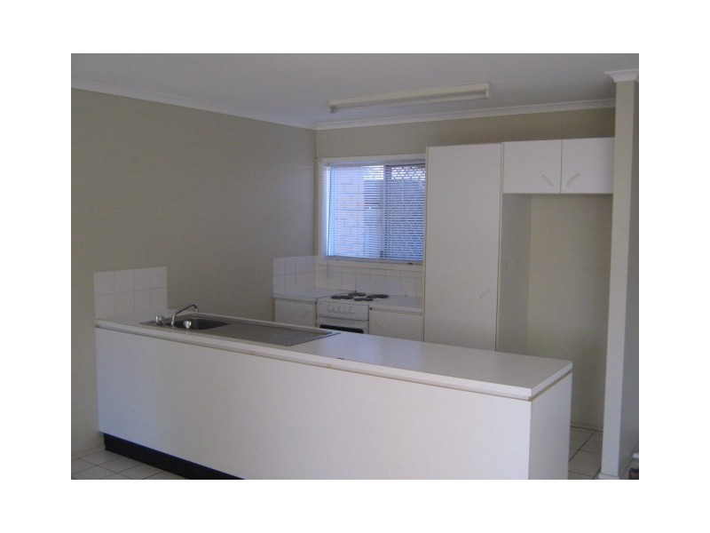 2/242 Redbank Plains Road, Bellbird Park QLD 4300