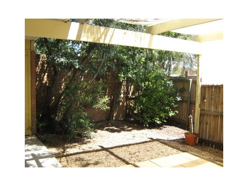 2/242 Redbank Plains Road, Bellbird Park QLD 4300