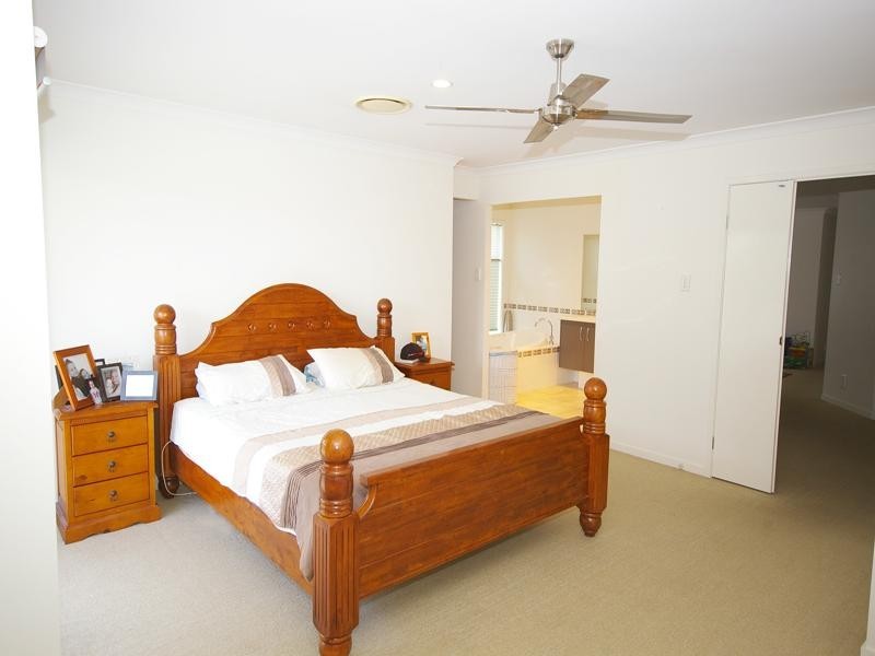 17 Chance Court, Springfield Lakes QLD 4300