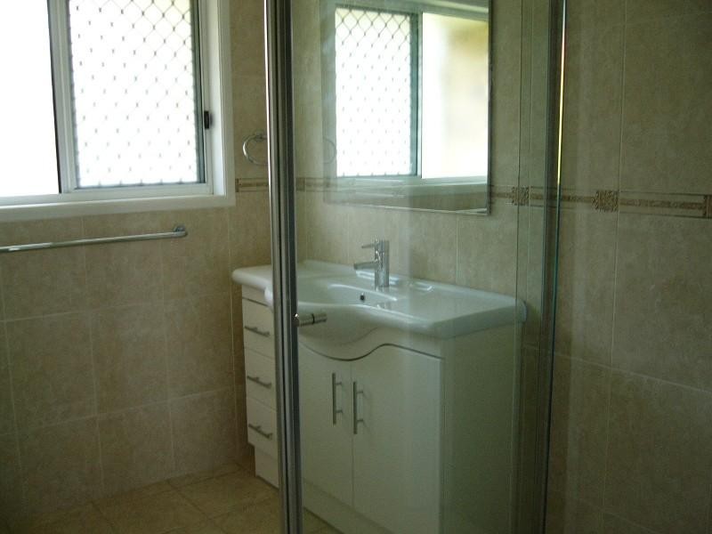 1/5 Broadfoot Drive, Goodna QLD 4300