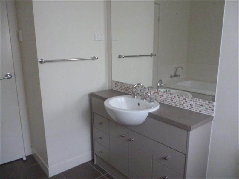 27 Huntley Crescent, Redbank Plains QLD 4301