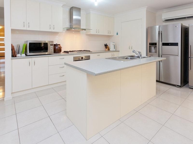 252 Alawoona Street, Redbank Plains QLD 4301