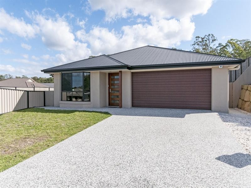 8 Eustace Circuit, Augustine Heights QLD 4300