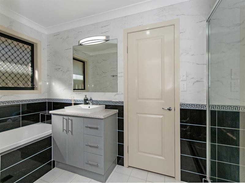 8 Eustace Circuit, Augustine Heights QLD 4300